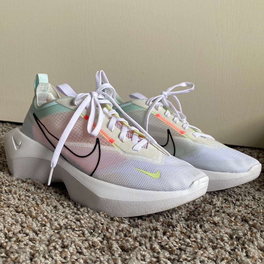 NIKE Vista Lite ‘White Barely Volt’